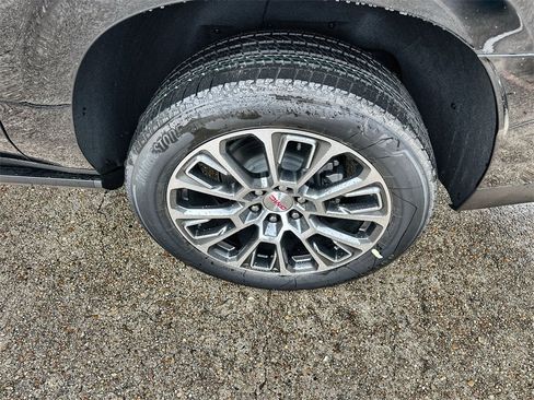 New 2026 GMC Yukon XL Denali w/ Denali Reserve Package image 12