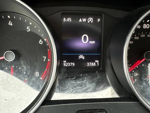 Used 2021 Volkswagen Tiguan SE w/ Panoramic Sunroof Package AWD/4WD image 11