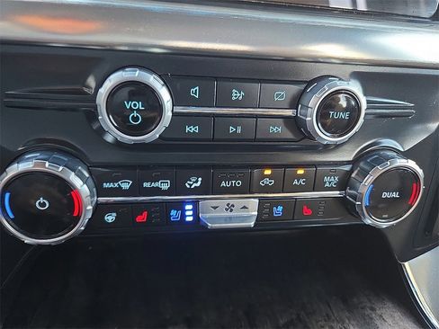 Used 2023 Ford F150 Lariat w/ Trailer Tow Package image 14