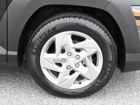 Used 2024 Hyundai Kona SE FWD image 12