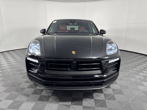 Certified 2025 Porsche Macan image 10