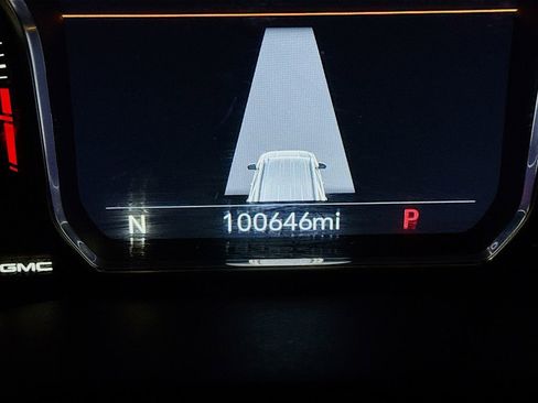 Used 2021 GMC Yukon XL Denali image 14