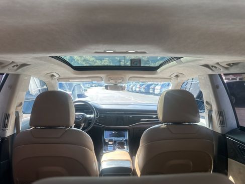 Used 2020 Audi Q8 Prestige w/ Prestige Package image 18