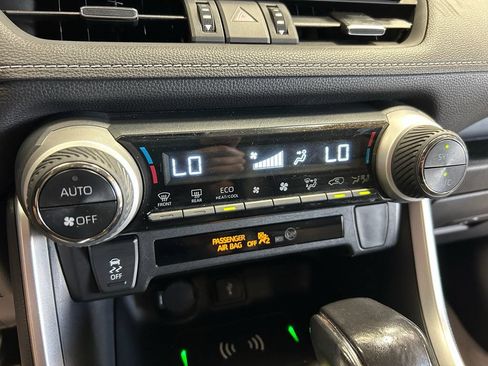 Used 2022 Toyota RAV4 XLE Premium AWD/4WD image 17