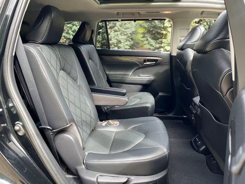 Used 2021 Toyota Highlander Platinum AWD/4WD image 38