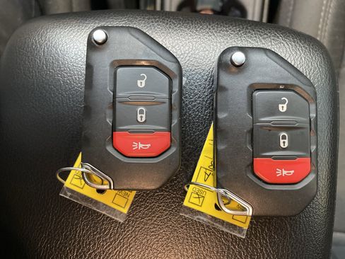 Used 2023 Jeep Wrangler Unlimited Sport AWD/4WD image 37