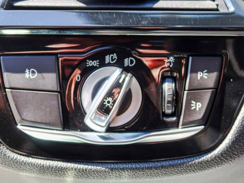 Used 2018 BMW 530i xDrive AWD/4WD image 11