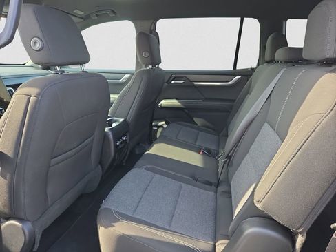 Used 2025 GMC Acadia Elevation image 16