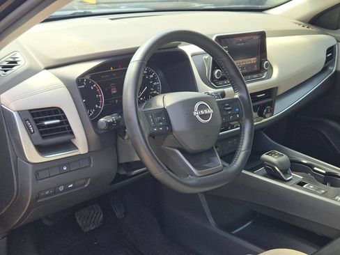 Certified 2025 Nissan Rogue SV FWD image 10