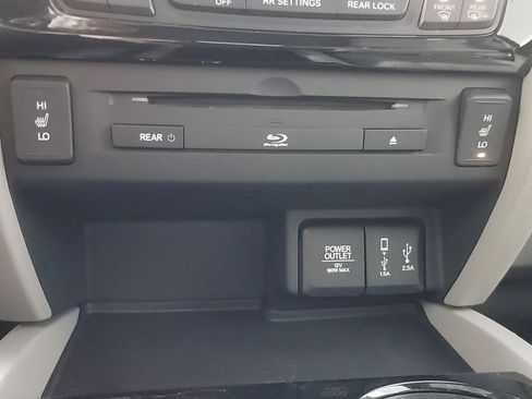 Certified 2017 Honda Pilot Touring image 35