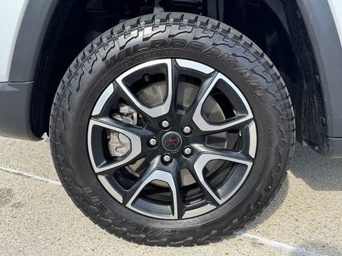 Used 2025 Jeep Compass Trailhawk image 13