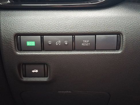 Used 2022 Nissan Sentra SV w/ All-Weather Package FWD image 26