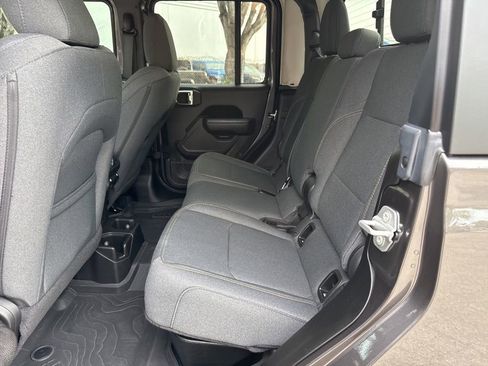 Used 2025 Jeep Gladiator Willys image 11