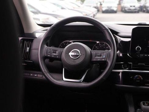 Used 2025 Nissan Pathfinder SV AWD/4WD image 26