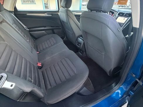 Used 2017 Ford Fusion SE w/ Fusion SE Technology Package FWD image 18