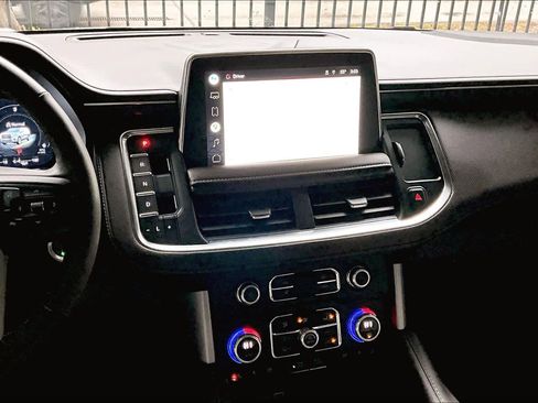 Used 2022 GMC Yukon SLT w/ SLT Premium Package image 6