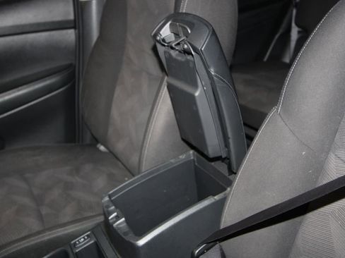 Used 2016 Nissan Rogue SV w/ SV Premium Package image 18