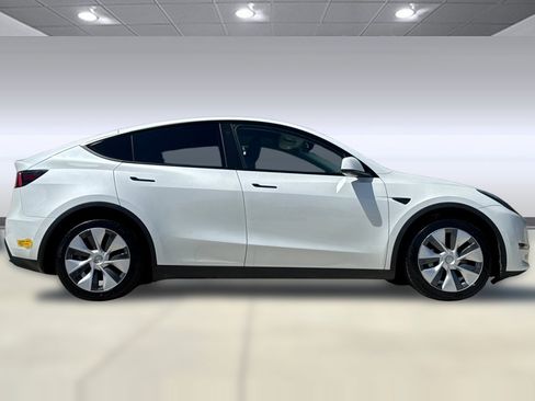 Used 2022 Tesla Model Y Long Range AWD/4WD image 7