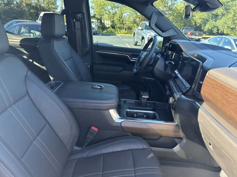 Used 2024 Chevrolet Silverado 1500 High Country image 36