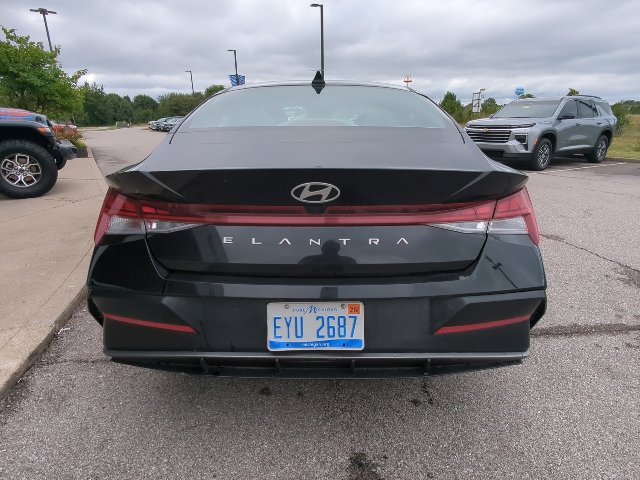 Used 2025 Hyundai Elantra SEL FWD image 29