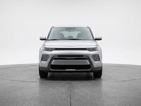 Used 2025 Kia Soul LX w/ LX Technology Package image 2