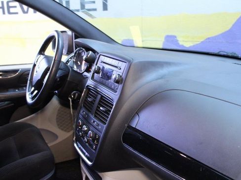 Used 2016 Dodge Grand Caravan SE image 10