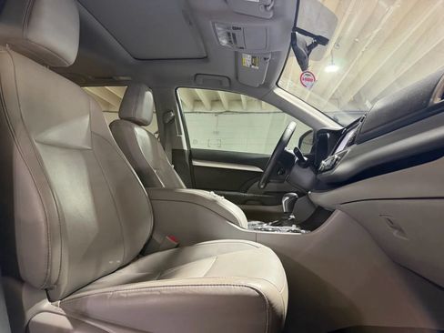 Used 2016 Toyota Highlander XLE AWD/4WD image 10