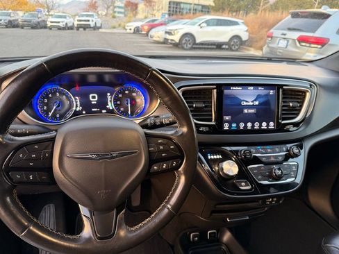 Used 2020 Chrysler Pacifica Touring-L w/ Advanced Safetytec Group image 13