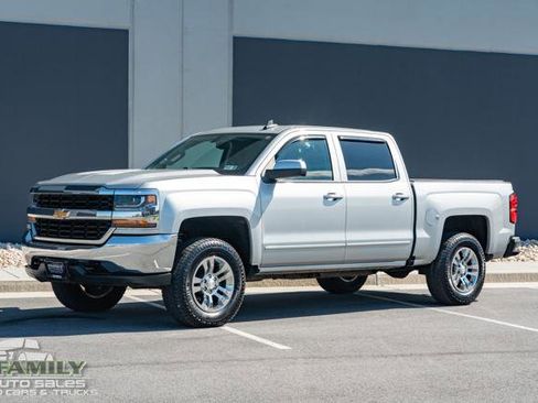 Used 2018 Chevrolet Silverado 1500 LT image 2
