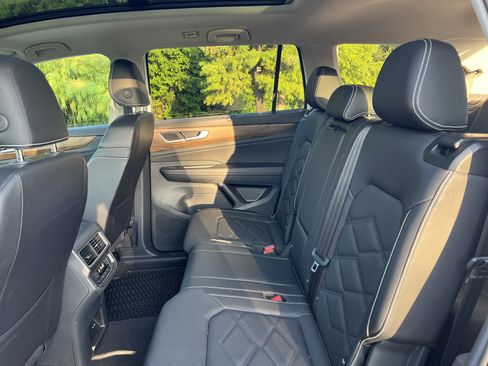 Used 2025 Volkswagen Atlas SE w/ Panoramic Sunroof Package FWD image 27