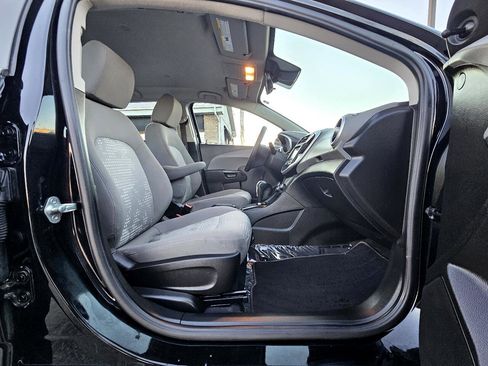 Used 2020 Chevrolet Sonic LT image 25