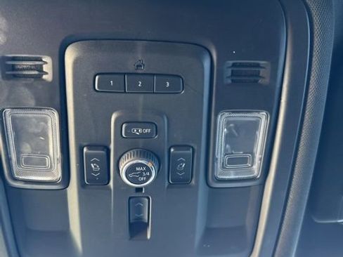 Used 2024 Chevrolet Suburban Premier image 24