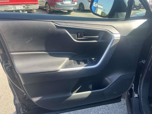 Used 2021 Toyota RAV4 LE FWD image 12
