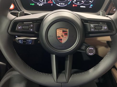 New 2026 Porsche Cayenne image 17