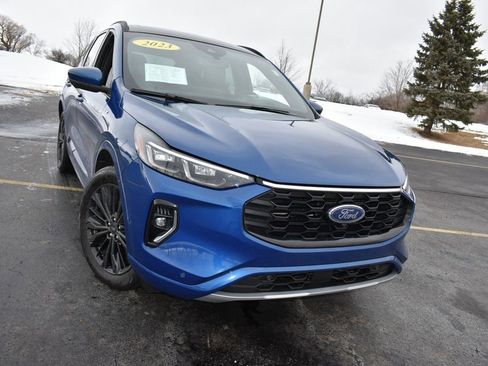 Used 2023 Ford Escape ST-Line Elite w/ Premium Technology Package image 2