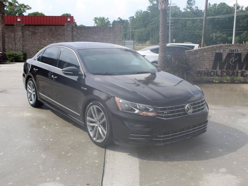 Used 2017 Volkswagen Passat 1.8T R-Line FWD image 5