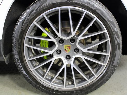 Used 2019 Porsche Cayenne E-Hybrid image 12