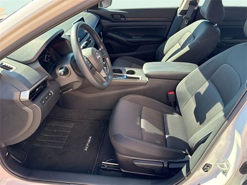 Used 2025 Nissan Altima 2.5 S image 17