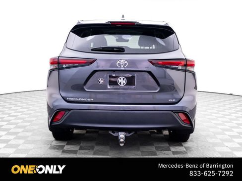 Used 2024 Toyota Highlander XLE FWD image 4