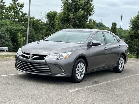 Used 2017 Toyota Camry LE FWD image 1