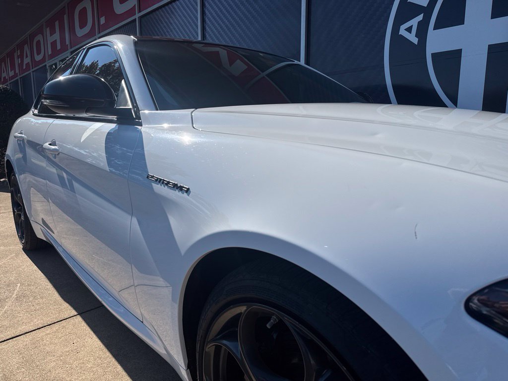 Used 2023 Alfa Romeo Giulia Estrema AWD/4WD image 2