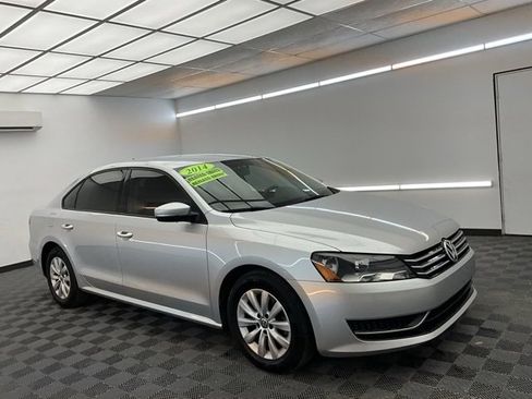 Used 2014 Volkswagen Passat Wolfsburg Edition image 3