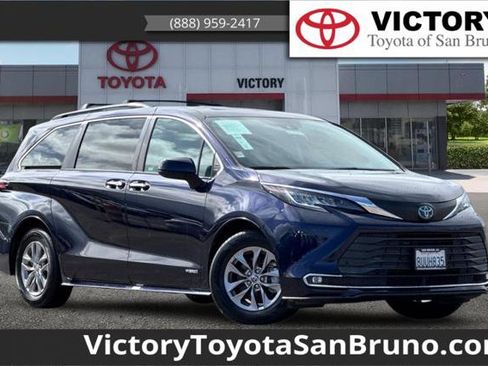 Certified 2021 Toyota Sienna XLE image 1
