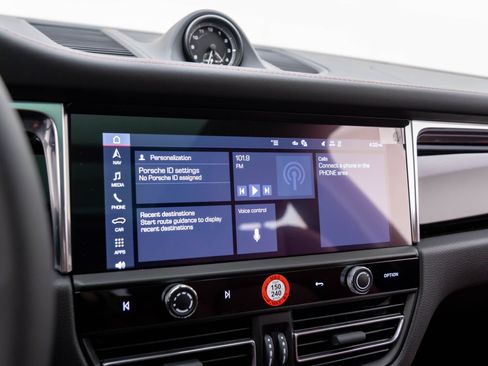 New 2026 Porsche Macan image 23