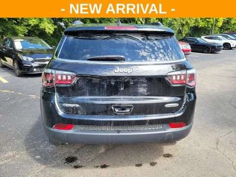Used 2017 Jeep Compass Latitude w/ Popular Equipment Group AWD/4WD image 4