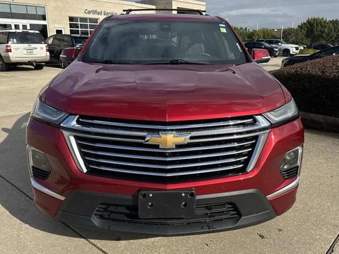 Used 2023 Chevrolet Traverse Premier image 2