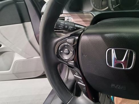 Certified 2017 Honda Accord EX-L image 28