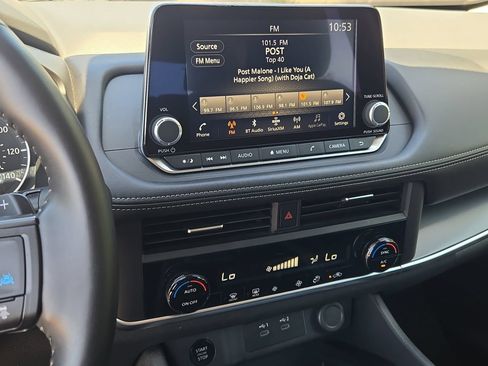 Certified 2025 Nissan Rogue SV FWD image 15