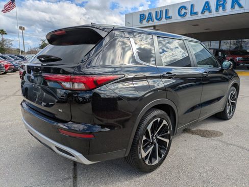 Used 2024 Mitsubishi Outlander SE image 4