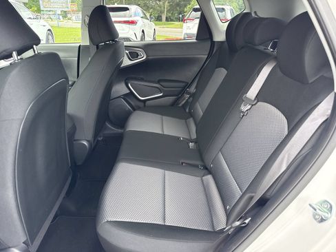 Used 2023 Kia Soul LX w/ LX Technology Package FWD image 10